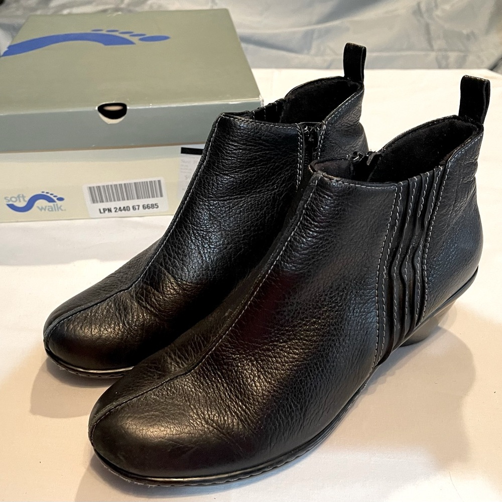 Softwalk Santee Rustic Black Booties, Size 10.5M
